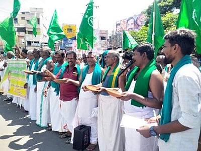 திருச்சியில் விவசாயிகள் நூதன ஆர்ப்பாட்டம்!   