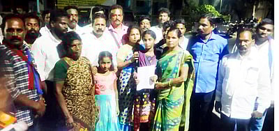 ‘உயா்நீதிமன்றம் அருகே தற்கொலை செய்து கொண்டவரின் குழந்தைகளுக்கான கல்விச் செலவை அரசே ஏற்க வேண்டும்’