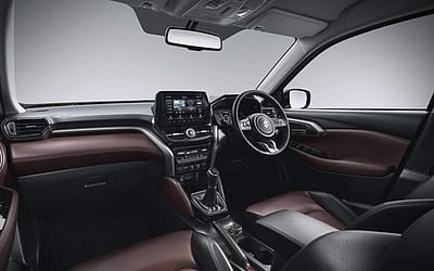 மும்பை - நவம்பா் 1 முதல் காரில் பயணிக்கும் அனைவருக்கும் ‘சீட் பெல்ட்’ கட்டாயம்