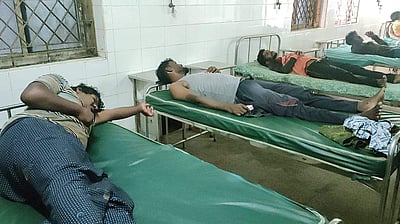 கடலில் மீன்பிடிக்கும்போது காரைக்கால் மீனவர்கள் மீது மர்ம நபர்கள் தாக்குதல்!