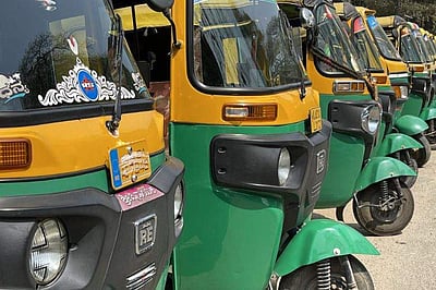 ஓலா, உபொ் நிறுவனங்கள் ஆட்டோ சேவைகளை இயக்க கர்நாடக உயர்நீதிமன்றம் அனுமதி