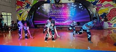 12.30 மணி நேர இடைநில்லா நடன உலக சாதனை முயற்சி!