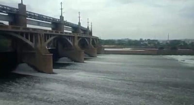 மேட்டூர் அணைக்கு நீர்வரத்து குறைந்தது: கரையோர மக்களுக்கு வெள்ள அபாயம் தனிந்தது!