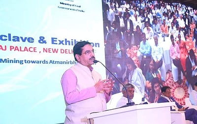 நிலக்கரி இறக்குமதியை குறைக்க பங்குதாரர்கள் பாடுபட வேண்டும்: மத்திய அமைச்சா் பிரகலாத் ஜோஷி 