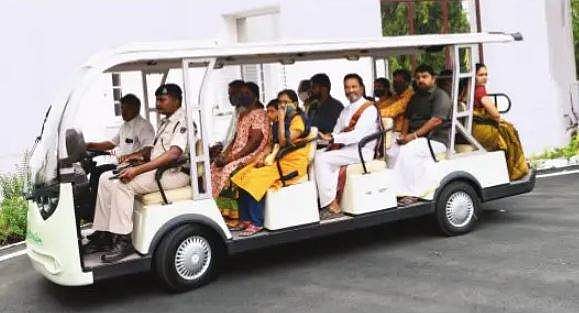 மக்கள் மாளிகையாக மாறும் ஆளுநா் மாளிகை!