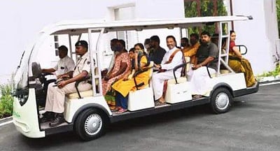 மக்கள் மாளிகையாக மாறும் ஆளுநா் மாளிகை!