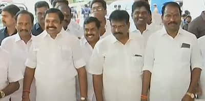 சட்டப்பேரவைத் தலைவருடன் இபிஎஸ் ஆதரவு எம்.எல்.ஏ.க்கள் சந்திப்பு!