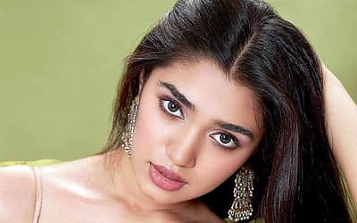 அழகில் தேவதையாய் ஜொலிக்கும் கீர்த்தி ஷெட்டி - புகைப்படங்கள்