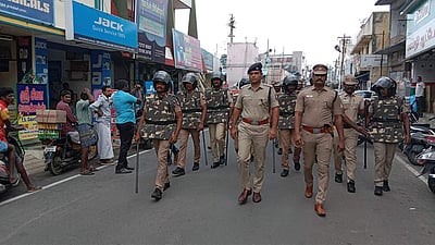 வள்ளுவர் கோட்டத்தில் காவலர்கள் குவிப்பு; தடையை மீறி இபிஎஸ் தரப்பினர் போராட்டம்?