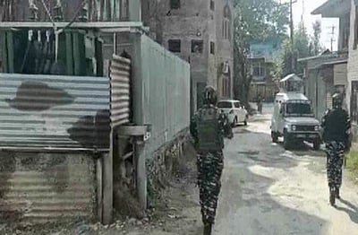 காஷ்மீரில் பயங்கரவாதிகளுடன் துப்பாக்கிச் சூடு: காவல் அதிகாரி வீர மரணம்