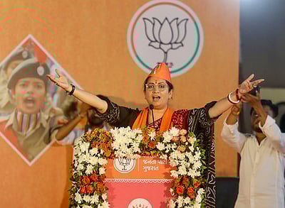 ஸ்மிருதி இரானி உள்பட எந்தவொரு தலைவரையும் அவமதிக்கக் கூடாது -ராகுல் அறிவுறுத்தல் 