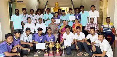 சதுரங்கம், கேரம் போட்டிகளில் வெற்றி: அழகப்பா பாலிடெக்னிக் மாணவா்களுக்குப் பாராட்டு