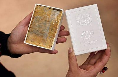 41 வருடங்களுக்கு பிறகு கேக் துண்டு ஏலம்: விலை எவ்வளவு தெரியுமா?