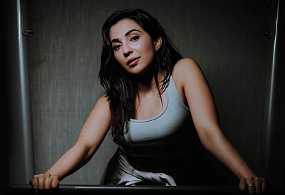 பிரபல நடிகையின் வீட்டில் பல லட்சம் மதிப்பிலான பொருட்கள் திருடப்பட்டதாக புகார்