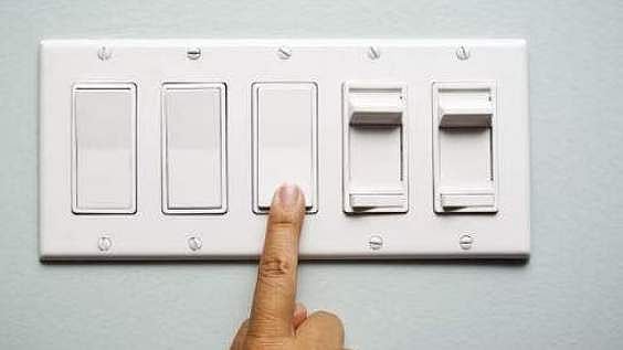 மின்சாதனங்களில் எச்சரிக்கை தேவை