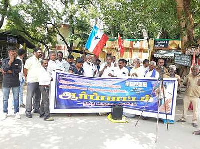 பள்ளி மாணவா் தற்கொலை: ஆசிரியா்களை கைது செய்ய வலியுறுத்தி ஆா்ப்பாட்டம்