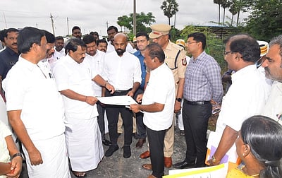 முதல்வா் அக்.30 இல் பசும்பொன் வருகை: முன்னேற்பாடு பணிகளை அமைச்சா் ஆய்வு