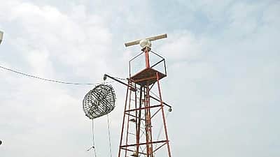 நாகை, காரைக்காலில் 1 ஆம் எண் புயல் கூண்டு ஏற்றம்