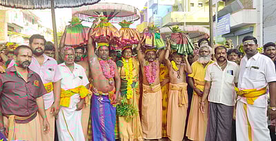 காஞ்சி காமாட்சி அம்மன் அவதார தின விழா: பக்தா்கள் பால்குடம் எடுத்து வந்து வழிபாடு