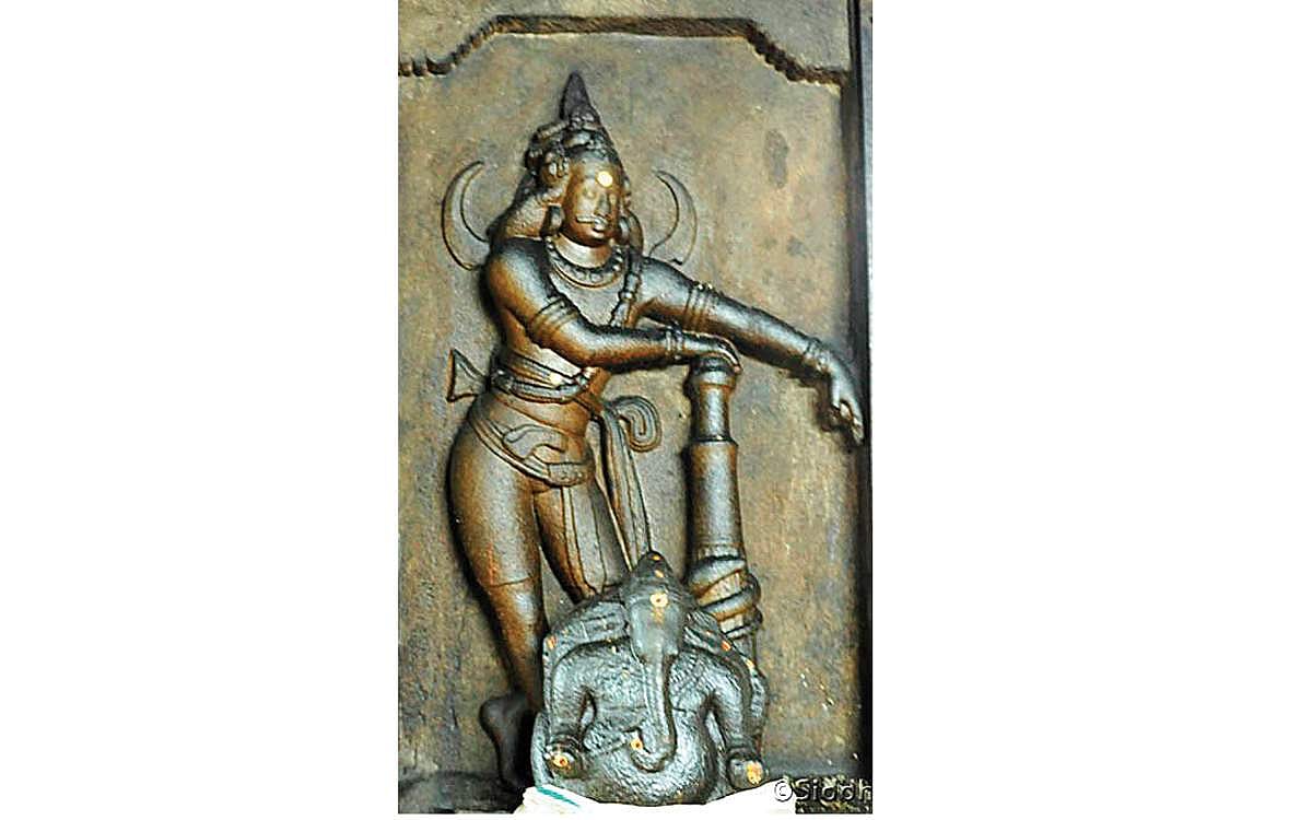 வரலாறு காட்டும் திரிசூலம்