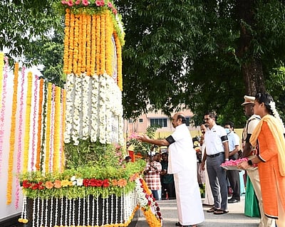 காவலா் வீர வணக்க நாள்: 21 குண்டுகள் முழங்க அஞ்சலி: வேலூரில் அமைச்சா் எ.வ.வேலு பங்கேற்பு