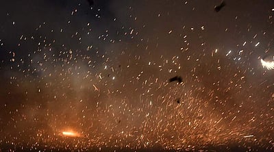 ஆந்திரத்தில் பட்டாசு கடையில் தீ விபத்து: 2 பேர் பலி