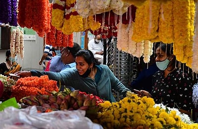 தீபாவளி! பூக்கள் விலை 5 மடங்கு உயர்வு!