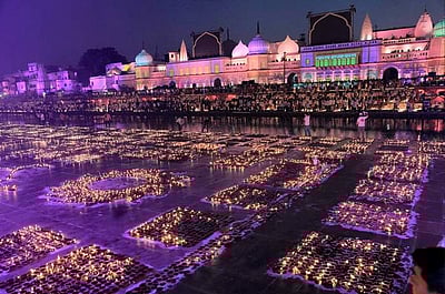 அயோத்தியில் 15.76 லட்சம் விளக்குகளை ஏற்றி கின்னஸ் சாதனை!