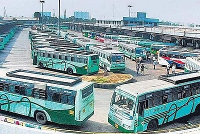 பொங்கலுக்கு சிறப்புப் பேருந்துகள்: அமைச்சர் நாளை ஆலோசனை