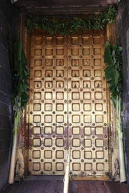 சந்திர கிரகணம்: திருமலை ஏழுமலையான் கோயில் கதவுகள் மூடல் 