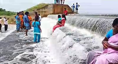 முசிறி: 14 ஆண்டுகளுக்குப் பிறகு நிரம்பிய  ஏரி!
