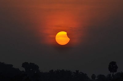 தமிழகத்தில் தென்பட்ட சூரிய கிரகணம்: அடுத்து எப்போது?