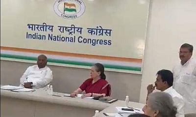 கார்கே தலைமையில் காங்கிரஸ் தேர்தல் குழுக் கூட்டம்