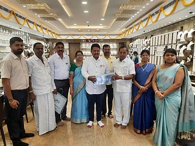 பா்கூரில் எஸ்எஸ்எஸ் நகைக் கடையில் வெள்ளி பிரிவு தொடக்கம்