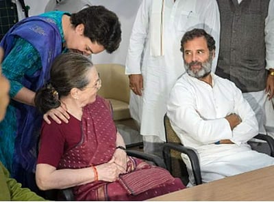 எனக்கு தெரியும், நீங்கள் அன்புக்காக அனைத்தையும் செய்தீர்கள்: சோனியா குறித்து பிரியங்கா உருக்கம்!