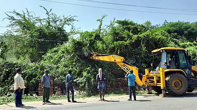 பருவமழையால் ஏற்படும் பாதிப்பைதவிா்க்க  மின்துறையினா் தீவிரம்