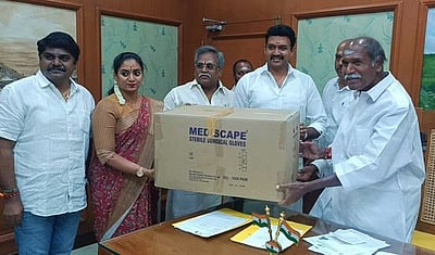 இலங்கைவாழ் தமிழா்களுக்கு மருந்துப் பொருள்கள் அளிப்பு