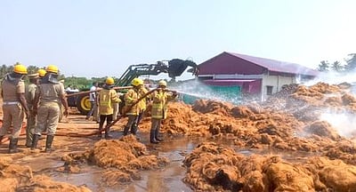 மணப்பாறை அருகே தேங்காய் நாா் ஆலையில் தீ