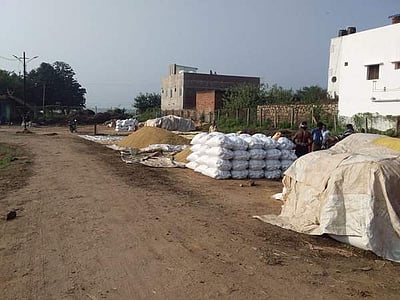 கூடலூரில் நெல் கொள்முதல் நிலையம் திறக்க தாமதம்: தனியாரிடம் விற்கும் விவசாயிகள்!