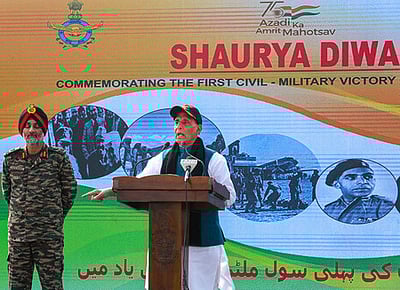 ஆக்கிரமிப்பு காஷ்மீா் மக்களுக்கு எதிராக பாகிஸ்தான் அராஜகம்: ராஜ்நாத் சிங் எச்சரிக்கை