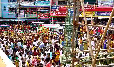 தேவா் குருபூஜை: முதுகுளத்தூரில் பால் குடம் ஊா்வலம்