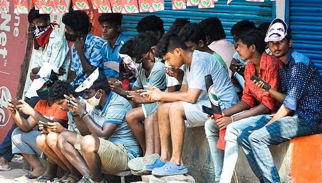 தீதும் நன்றும் தரும் கைப்பேசி