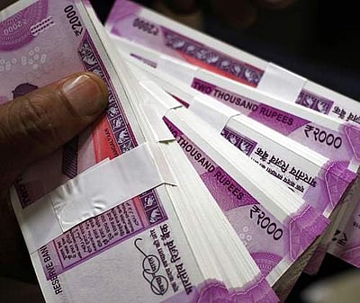 அசாம் இணைச் செயலாளர் வீட்டில் கட்டுக் கட்டாக பணம் பறிமுதல்!