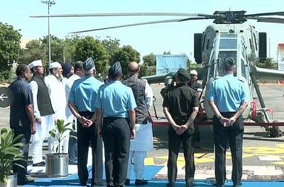 இலகு ரக போர் ஹெலிகாப்டர்களை நாட்டுக்கு அர்ப்பணித்தார் ராஜ்நாத் சிங்!