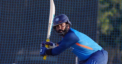 இந்த இரு வீரர்களைத் தேர்வுக்குழு தவிர்க்கக் கூடாது: டிகே