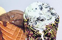 காலாவதியான ஐஸ்கிரீமை சாப்பிட்ட 2 குழந்தைகளின் உடல்நலன் பாதிப்பு