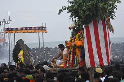 திருச்செந்தூரில் சூரசம்ஹாரம் கோலாகலம்  - புகைப்படங்கள்