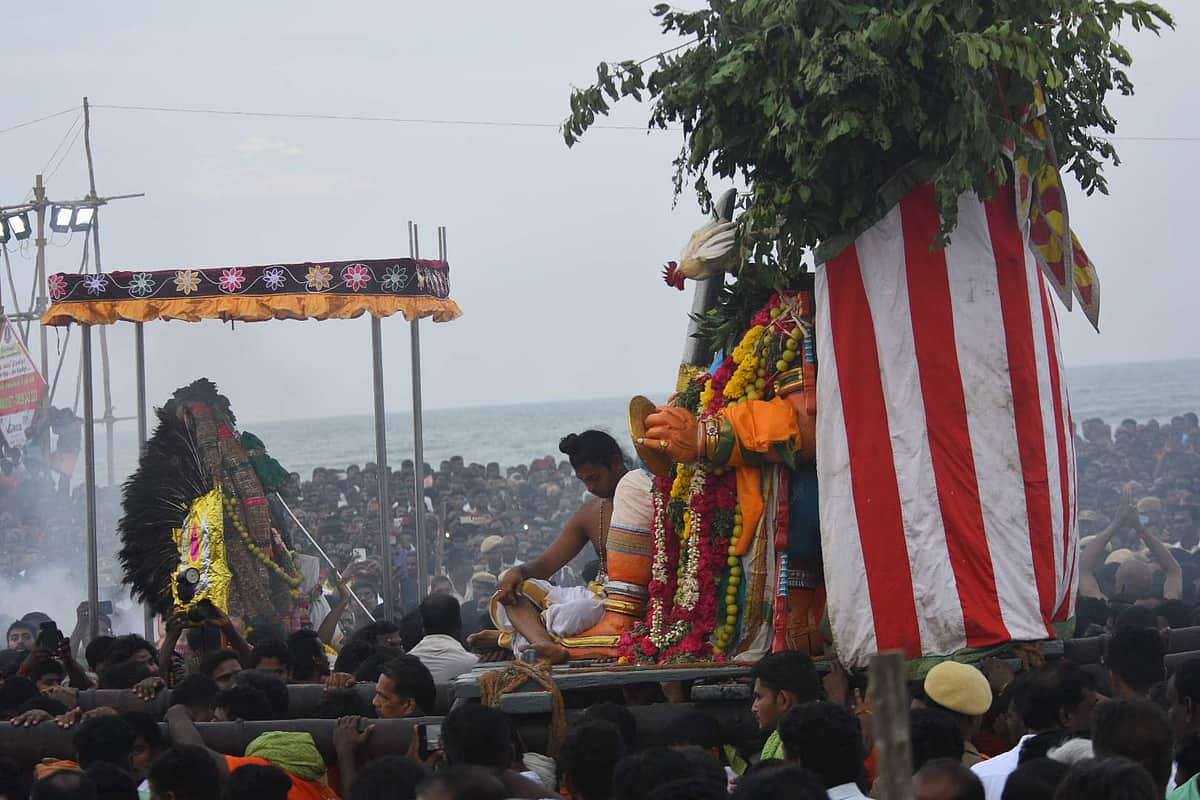 திருச்செந்தூர் சுப்பிரமணிய சுவாமி கோயிலில் சூரசம்ஹாரம்