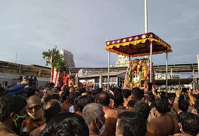 நாளை சூரசம்ஹாரம்: திருச்செந்தூரில் குவிந்த பக்தா்கள்!
