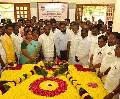 தியாகி சுப்பிரமணிய சிவா நினைவிடத்தில் ஆட்சியர் மரியாதை